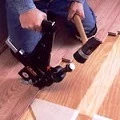 Как выровнять деревянный пол под ламинат: пошаговая инструкция